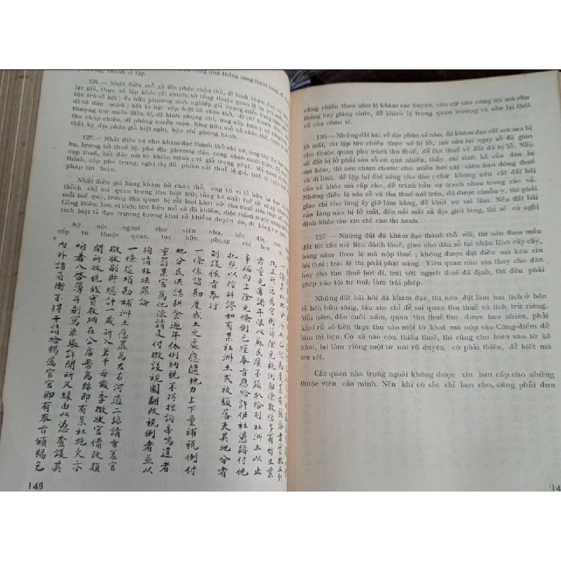Lịch triều hiến chương loại chí - Phan Huy Chú ( bản bìa cứng ) 127081