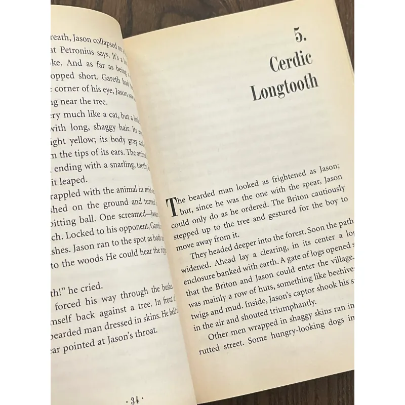 Time Cat (Author of the Newbery Medal-winning) 972049