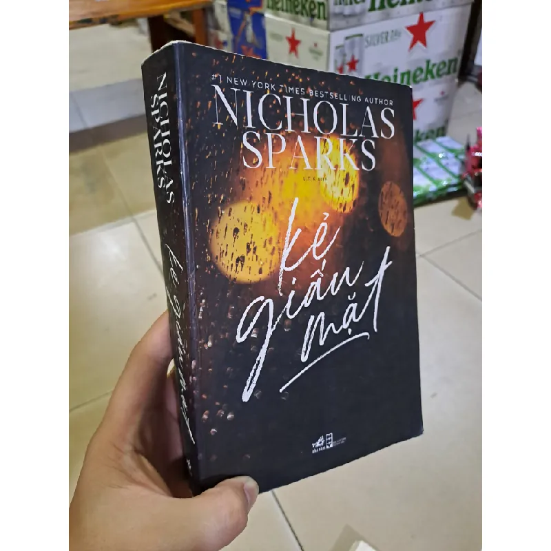 Kẻ giấu mặt Nicholas Sparks mới 90% 2018 HCM0308 Văn học nước ngoài Blogmeo21025 581862