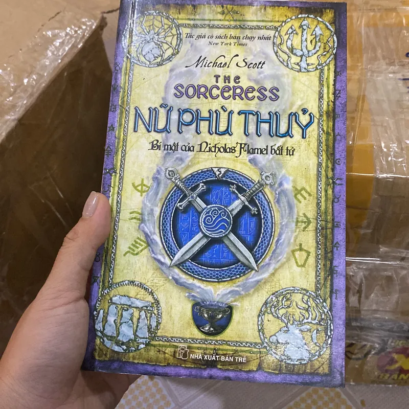 Nữ phù thủy  606396