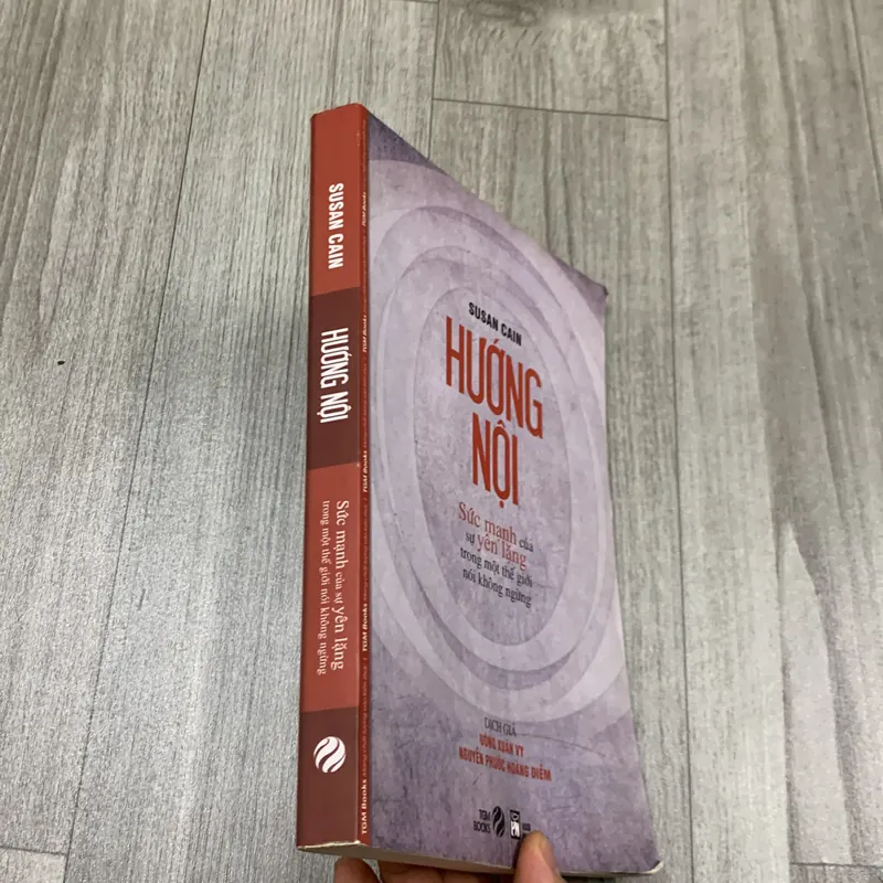 Hướng nội, sức mạnh của sự yên lặng trong một thế giới nói không ngừng. 3a5 717389