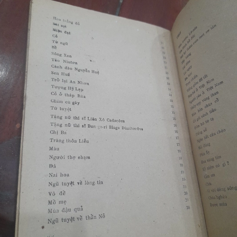 Chế Lan Viên - HOA TRÊN ĐÁ (thơ) 463126