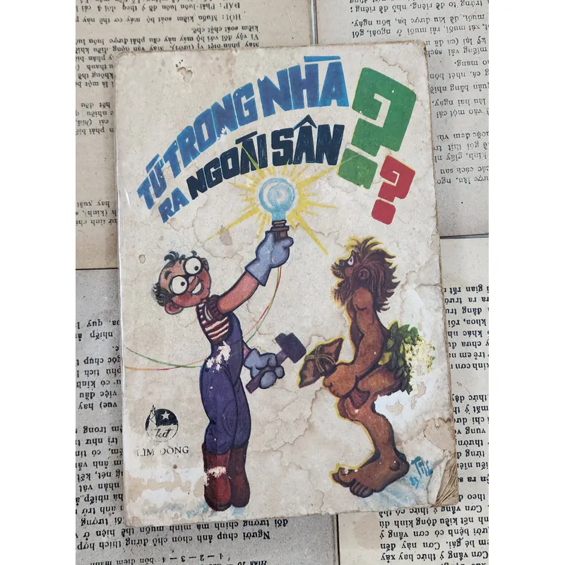 NXB Kim Đồng - TỪ TRONG NHÀ RA NGOÀI SÂN 707008