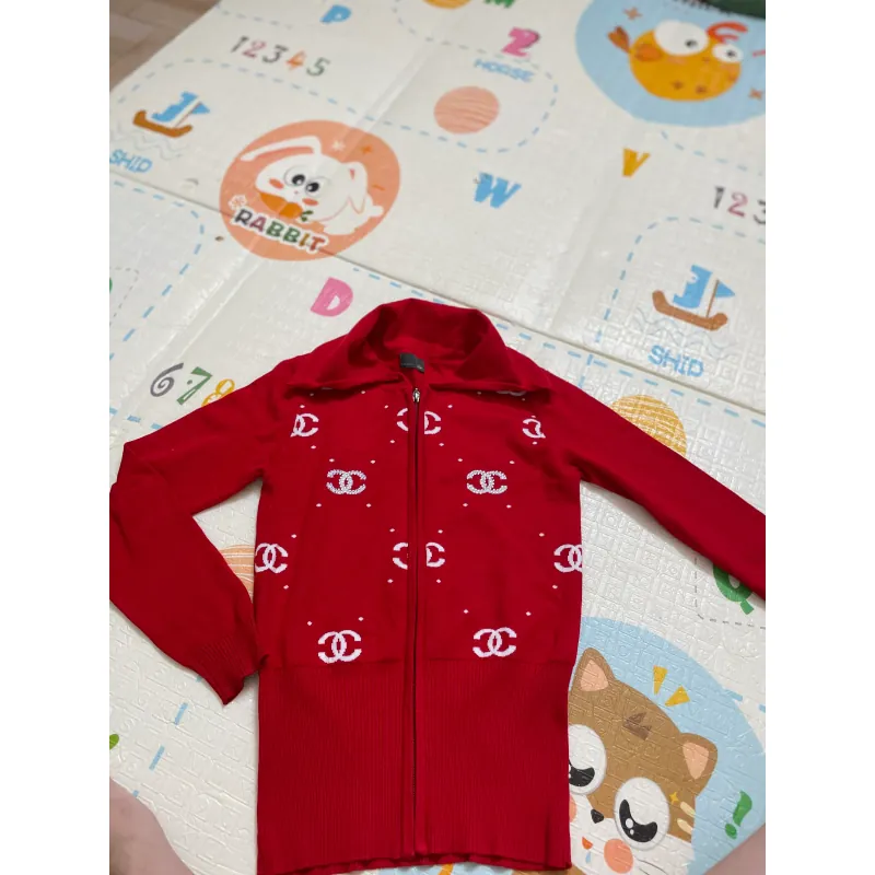 Áo khoác nữ Chanel họa tiết chữ thập đỏ xanh lớn size M 689489