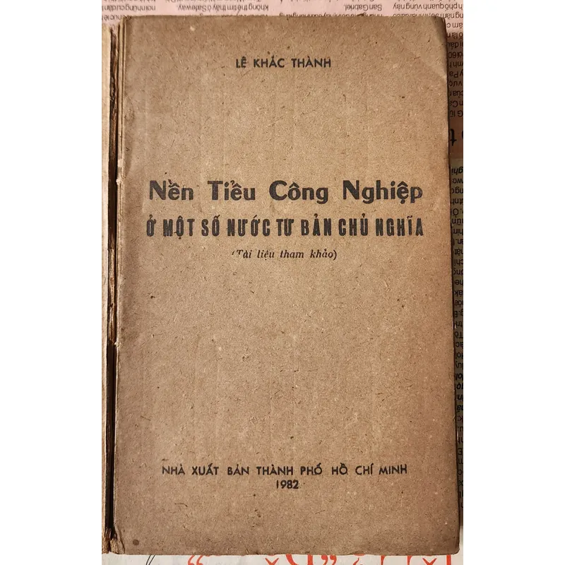 Nền tiểu thủ công nghiệp ở một số nước tư bản chủ nghĩa. Tác giả Lê Khắc Thành 704196