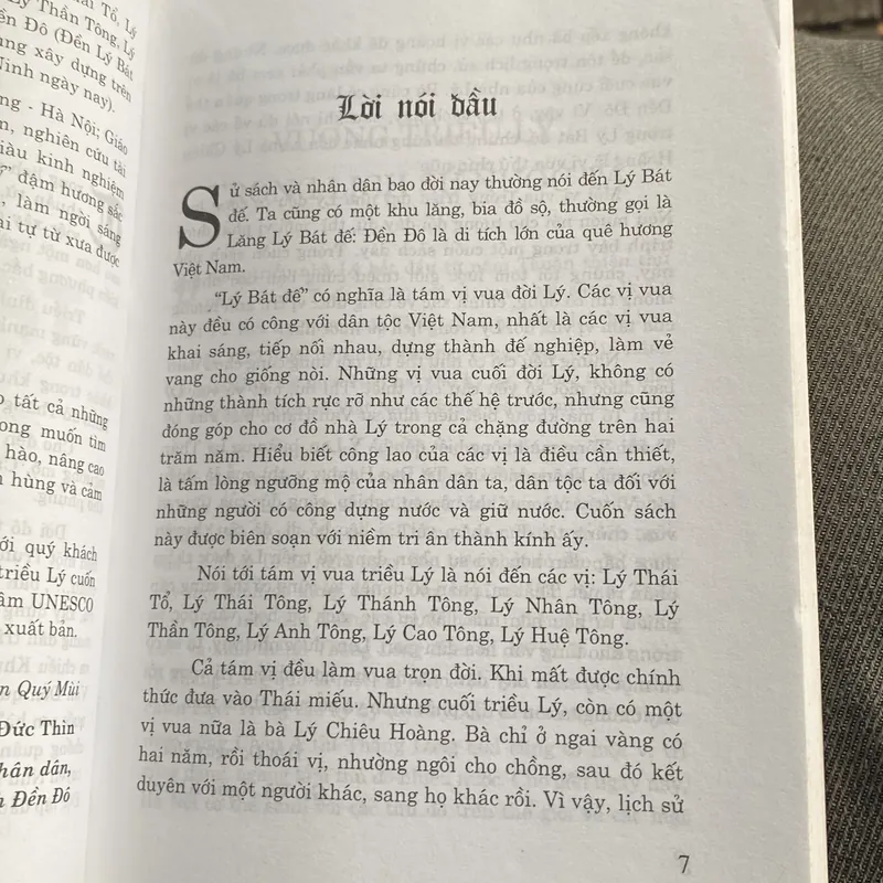 TÁM VỊ VUA TRIỀU LÝ (XB 2005) 502631