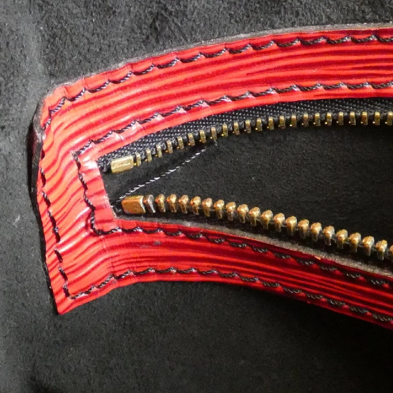 Túi xách vai Louis Vuitton Épi Petit Noé M44107 613082