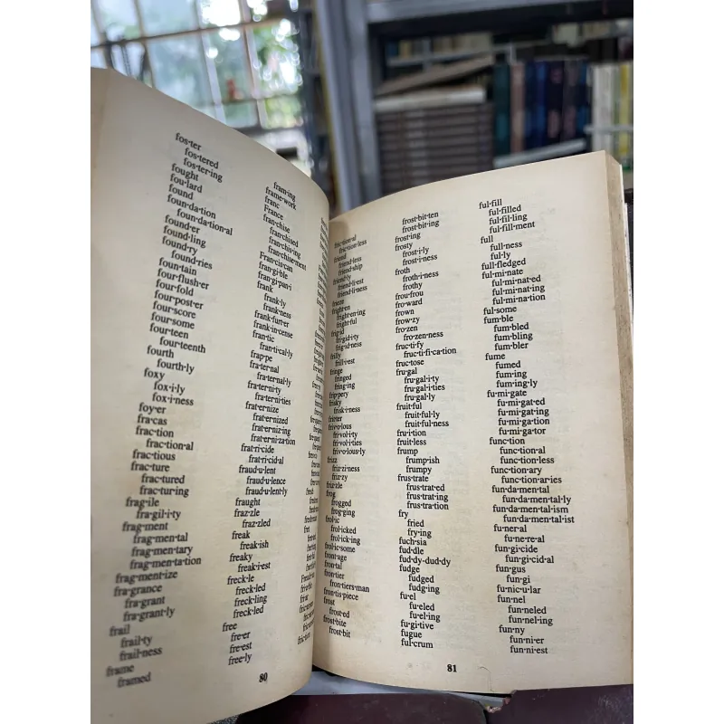 BỘ SÁCH THAM KHẢO TIẾNG ANH: THE NEW WEBSTER’S DELUXE DESK REFERENCE LIBRARY 957433