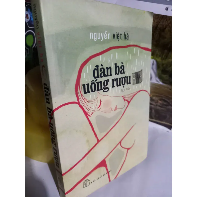 người đàn bà uống rượu 560259