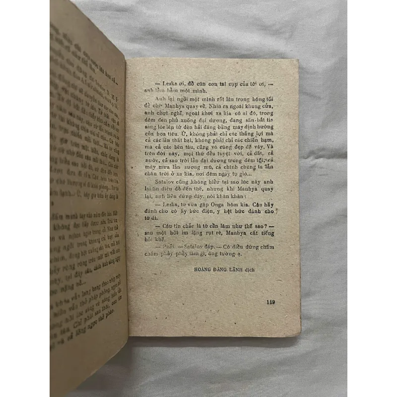 CHIẾC ÁO KHOÁC LÔNG CHỒN - Tập truyện ngắn Léningrat 992564