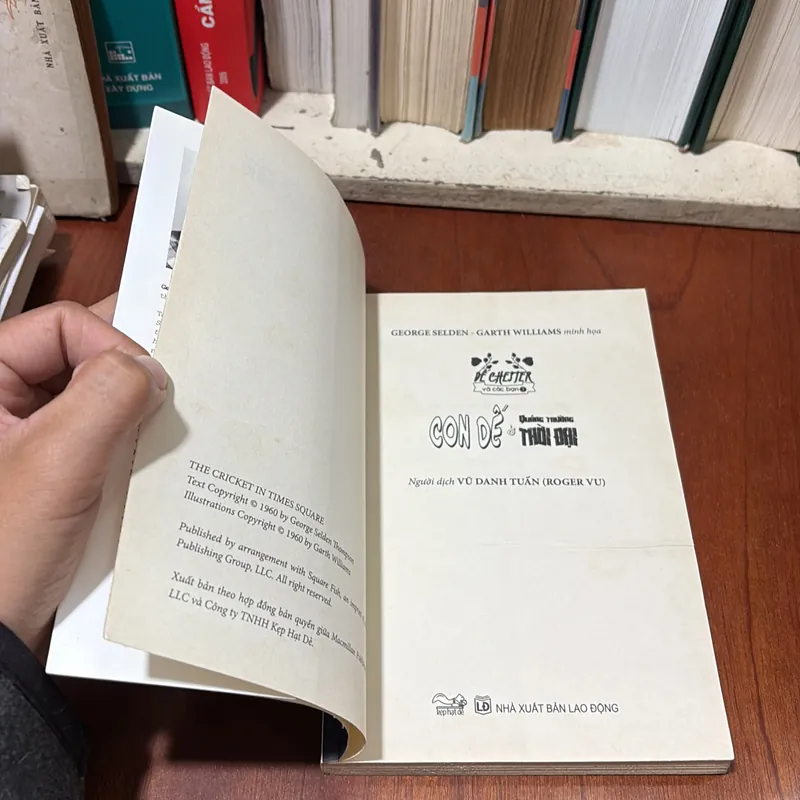 II Thiếu Nhi: Con Dế Ở Quảng Trường Thời Đại (Sách Kẹp Hạt Dẻ) - GEORGE SELDEN - ROGER VU 722463