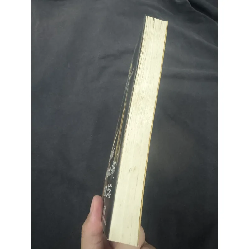 Thiếu nữ đeo hoa tai ngọc trai 1031832