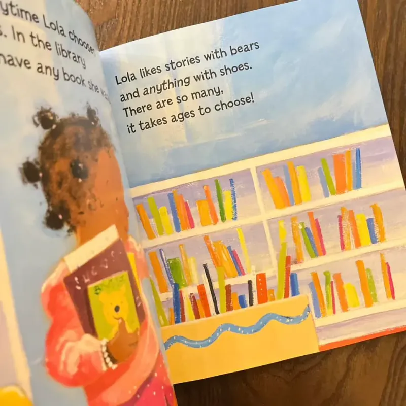 Lola at the Library 973488