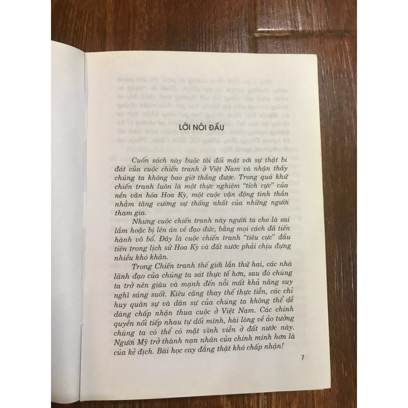  LỪA DỐI HÀO NHOÁNG - Neil Sheehan (b) 444733