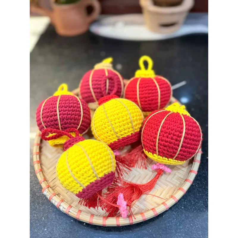Đèn lồng mini làm bằng len trang trí cho không gian ngày Tết, móc chìa khóa đèn lồng len 762724
