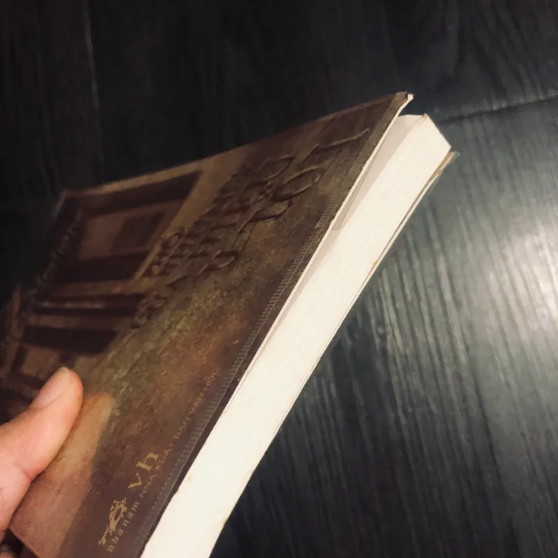 Phố cửa hiệu u tối 562173