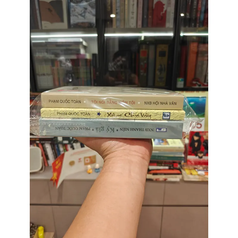 Ký giả/Xứ sở chùa vàng/Tôi nói bằng mồm tôi 590930