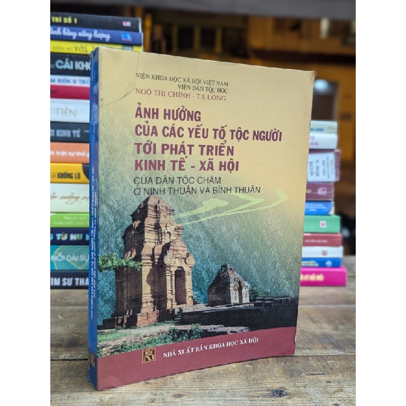 ẢNH HƯỞNG CỦA CÁC YẾU TỐ TỘC NGƯỜI TỚI PHÁT TRIỂN KINH TẾ XÃ HỘI CỦA DÂN TỘC CHĂM Ở NINH THUẬN VÀ BÌNH THUẬN - NGỘ THỊ CHÍNH VÀ TẠ LONG 317124