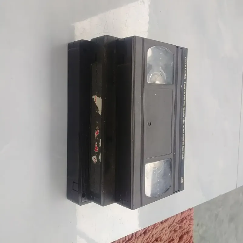 3 cuốn băng video 589798