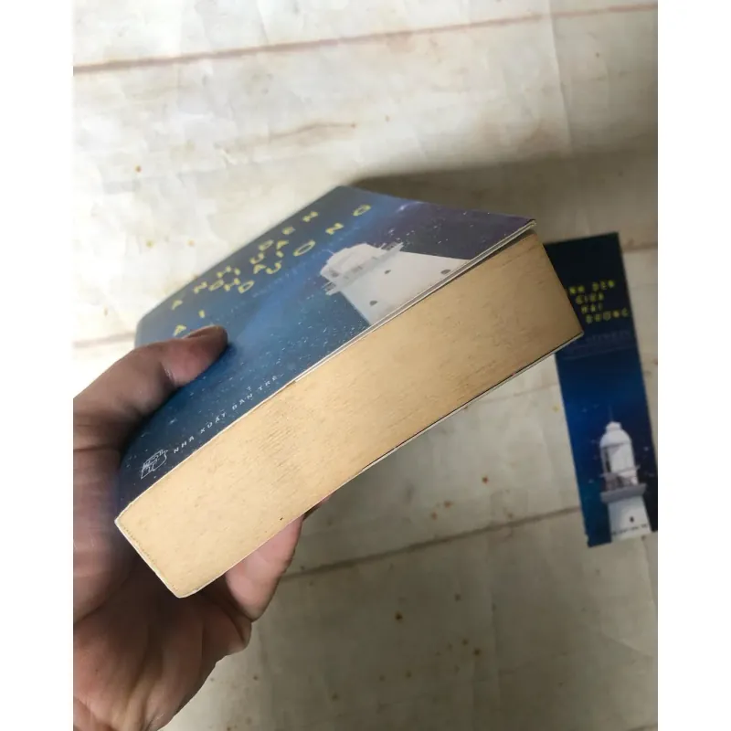 Ánh Đèn Giữa Hai Đại Dương - M. L. Stedman 745360