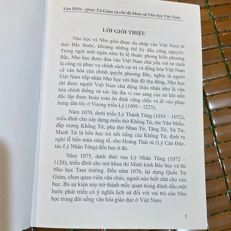 VĂN MIẾU - QUỐC TỬ GIÁM VÀ CHẾ ĐỘ KHOA CỬ VIỆT NAM, bản bìa cứng, xuất bản năm 2012 530422