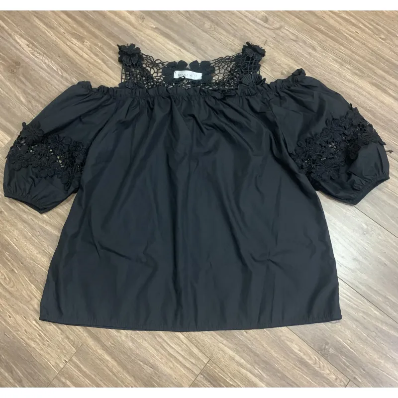 Áo kiểu trễ vai có ren thêu size M 934810