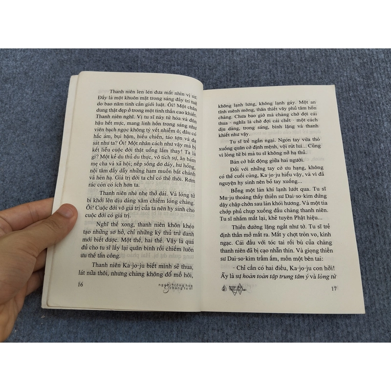 NGƯỜI TRỒNG HOA VÀ CHÀNG TU SĨ 494924