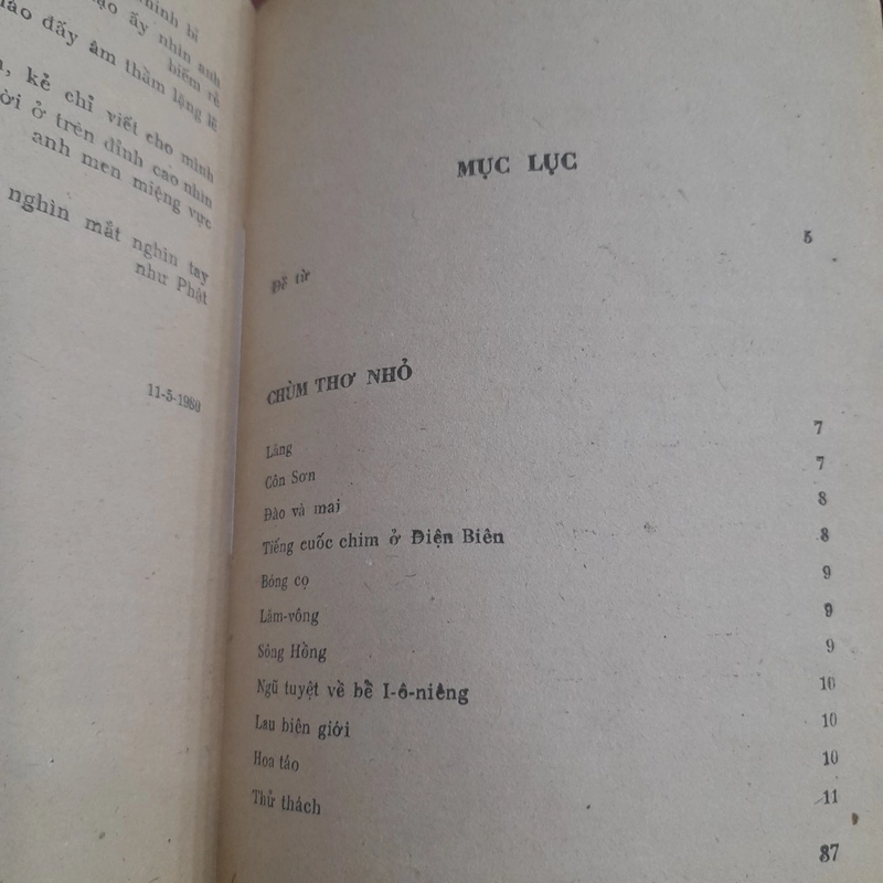 Chế Lan Viên - HOA TRÊN ĐÁ (thơ) 463126