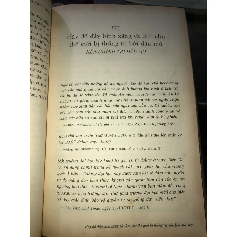 Nóng, Phẳng, Chật  796071