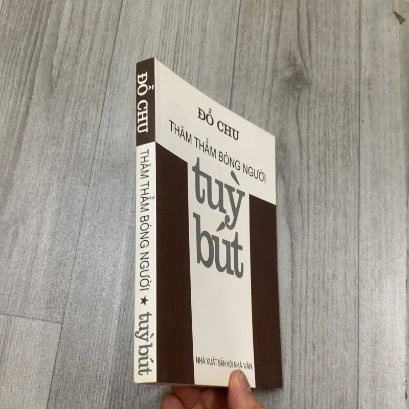 Thăm thẳm bóng người tuỳ bút. Có chữ ký tặng. 1a5 1002850