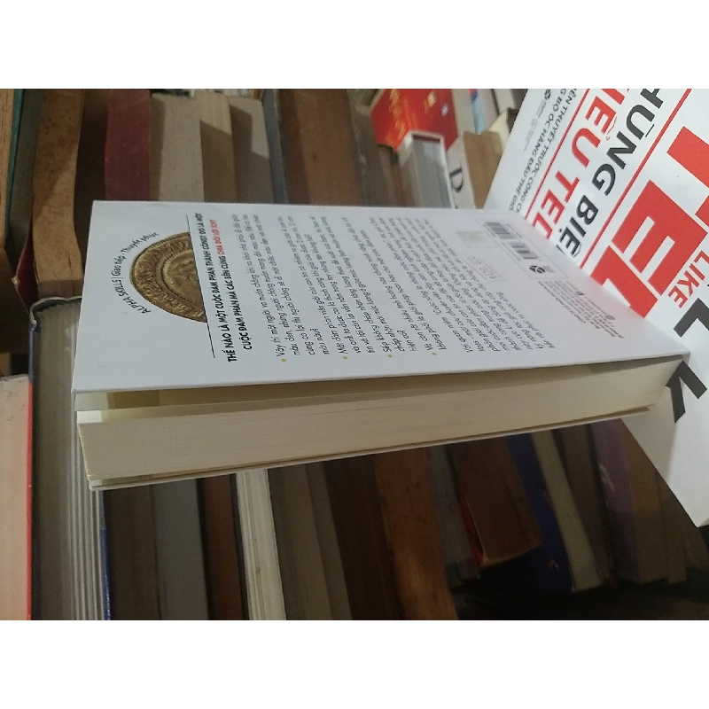 Đừng Bao Giờ Chia Đôi Lợi Ích Trong Mọi Cuộc Đàm Phán - Chris Voss 994750