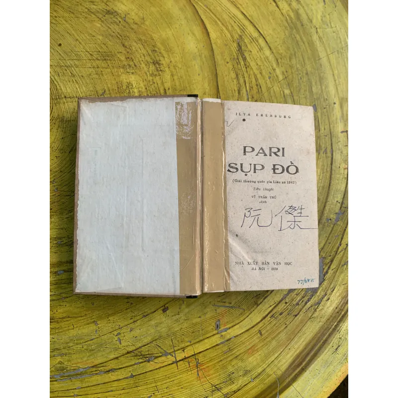 PARI SỤP ĐỔ 746157