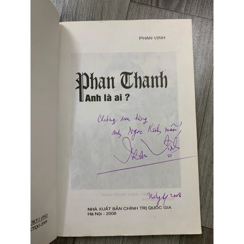 Phan thanh anh là ai. Có chữ ký tặng của tác giả. 999 458297