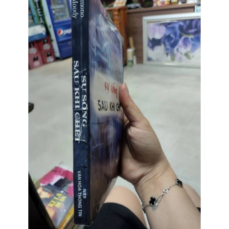 SỰ SỐNG SAU KHI CHẾT" của tác giả Raymono A. Moody.  496509