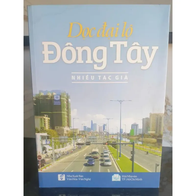 Dọc Đại Lộ Đông Tây 758505