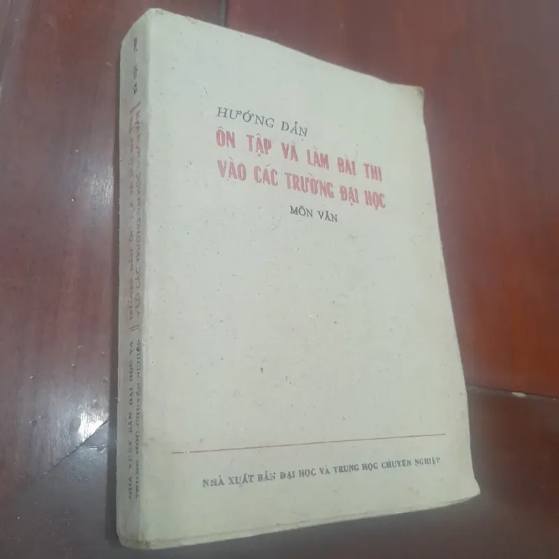 Hướng dẫn ÔN TẬP VÀ LÀM BÀI THI VÀO CÁC TRƯỜNG ĐẠI HỌC MÔN VĂN 689041