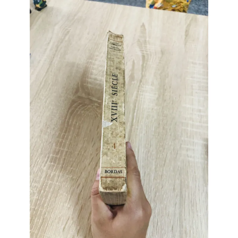 Sách văn học Pháp – “XVIIIe Siècle” Tác giả: André Lagarde – Laurent Michard 971793