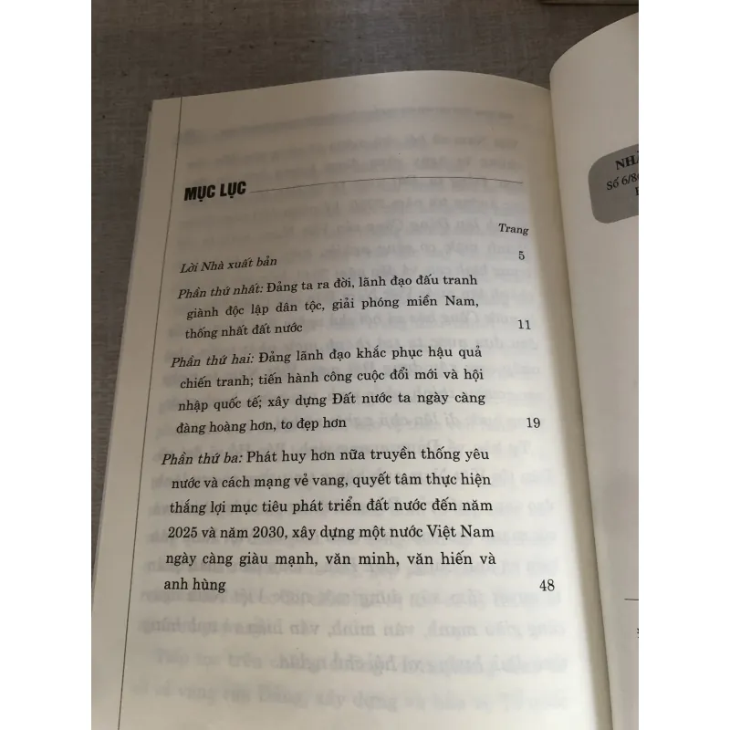 Tự hào và tin tưởng dưới lá cờ vẻ vang của Đảng 782810