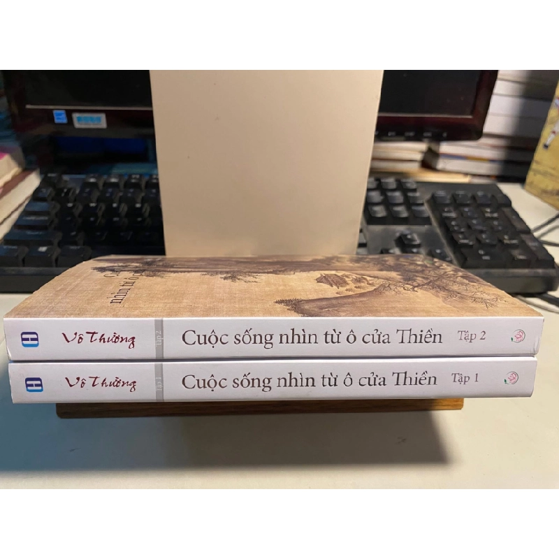 Cuộc sống nhìn từ ô cửa thiền- Tác giả Vô Thường -Hình thức: Bìa mềm, 14.5 x 20.5 cm, 340 trang +348 trang -Thể loại: Phật giáo- Nhà xuất bản: NXB Hồng Đức, 04-2021 443503