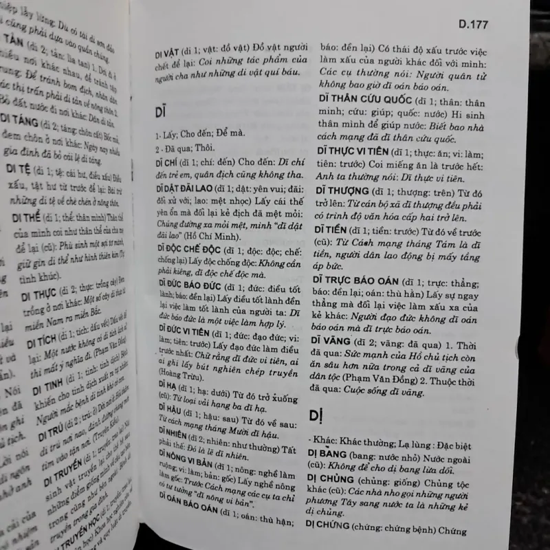 Từ điển từ và ngữ Hán Việt 1003872