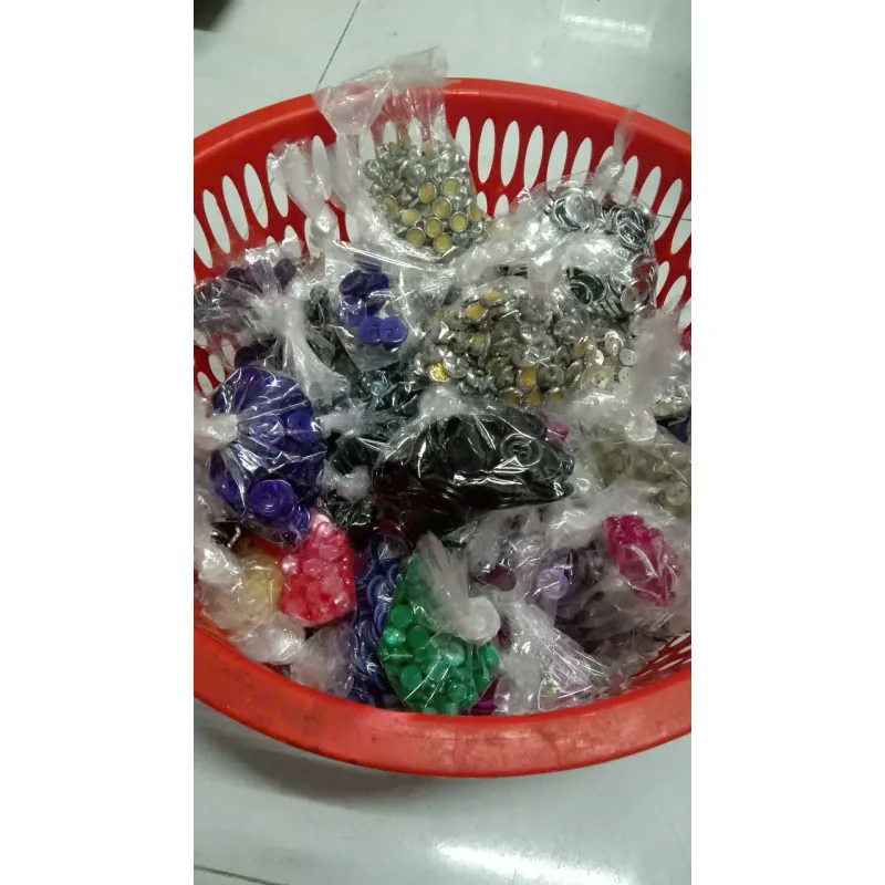 Thanh lý nút áo giá 190k cho hơn 03kg 604198