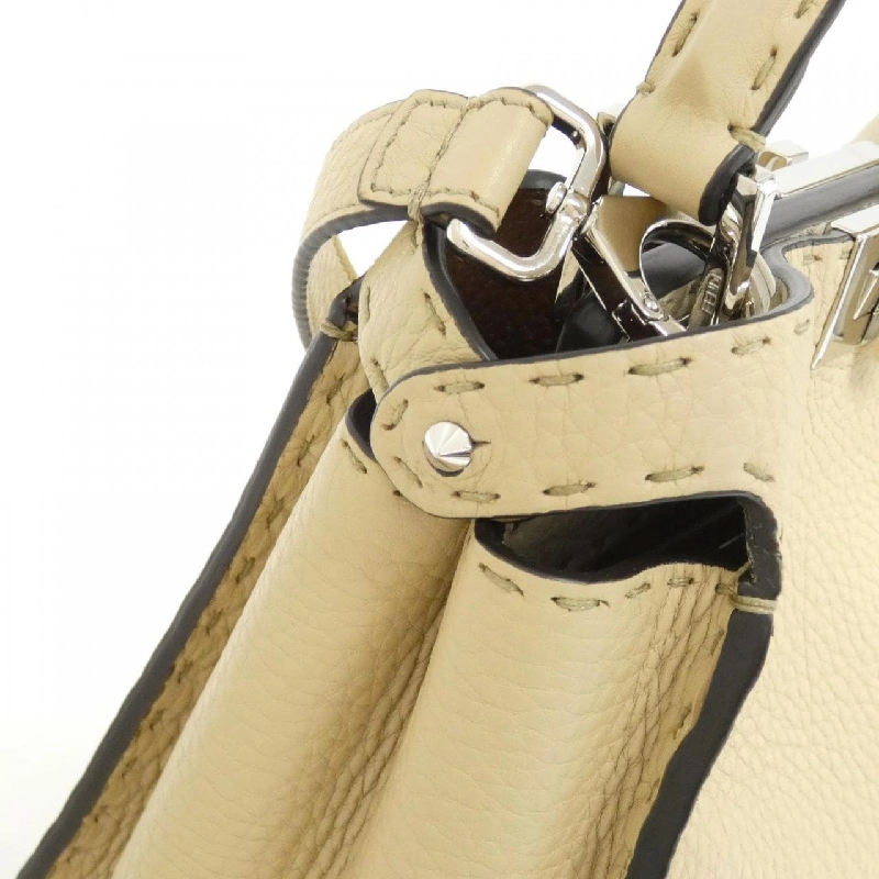 Túi Fendi SELERRIA Peekaboo Essentials 8BN302 A7TV 618674