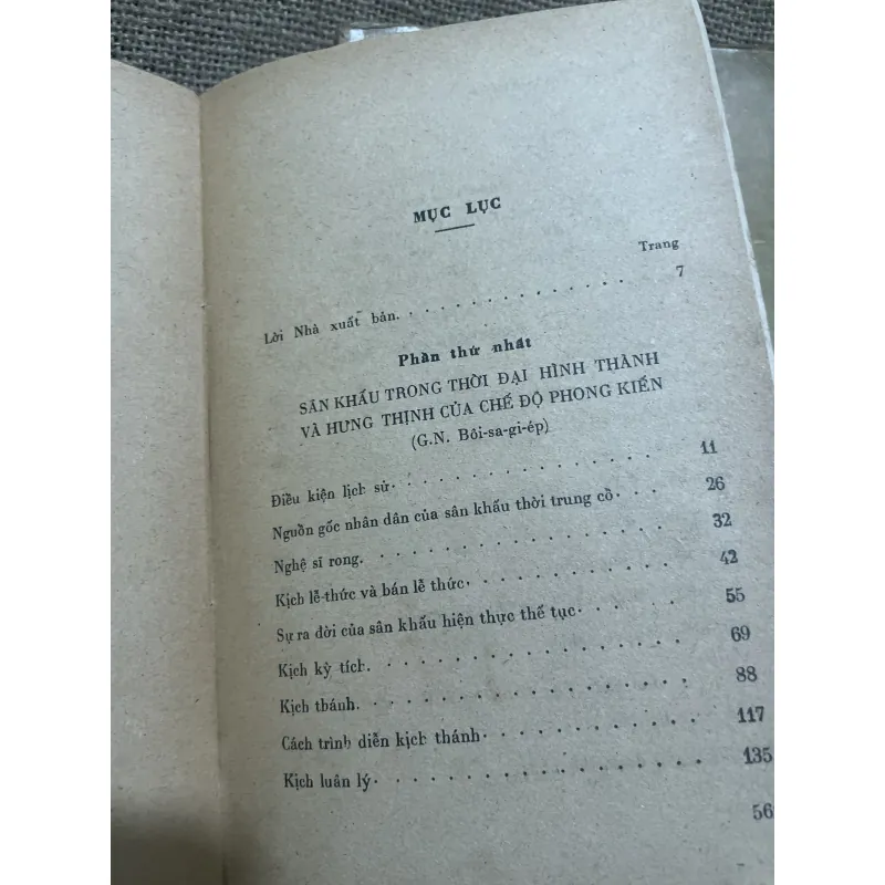 Lịch sử sân khấu thế giới , khoảng 110 trang  1018064