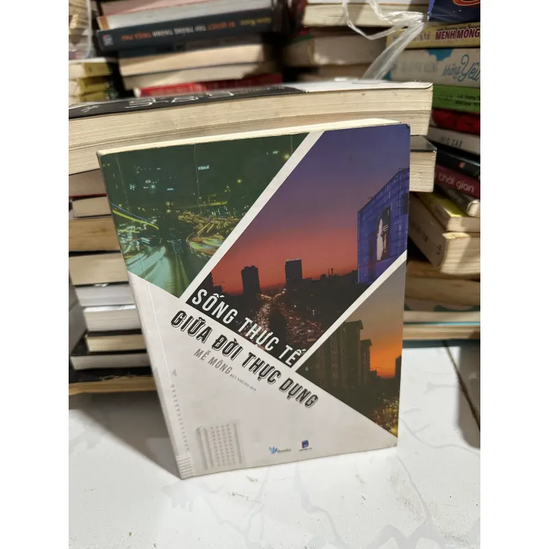 Sống thực tế giữa đời thực 789531