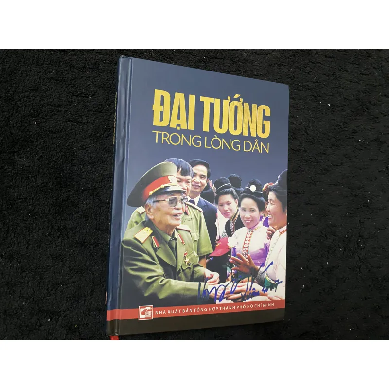 Đại tướng trong lòng dân- Võ Nguyên Giáp,  1009301