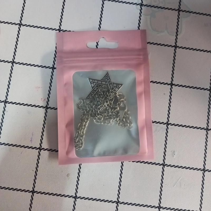 Túi đeo chéo, Vòng cổ, Dây đeo kính, Nhẫn, Kẹp tóc, Gương lược, Đệm ngón tay, Kính râm  474629