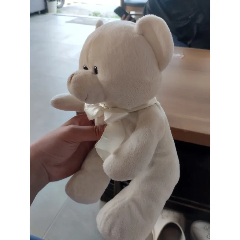 một chú gấu bông Teddy màu trắng ngà.
Hàng 2hand 996596