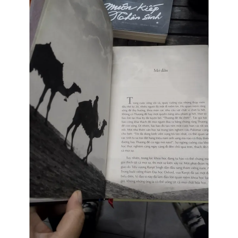 Hành trình về Phương Đông" (tên tiếng Anh: Journey to the East). 

BÌA CỨNG 703722