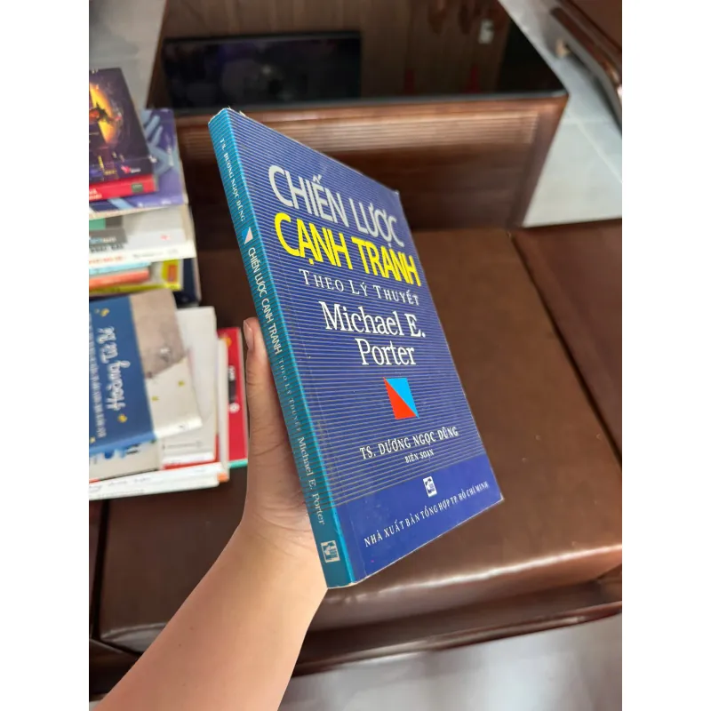 CHIẾN LƯỢC CẠNH TRANH THEO LÝ THUYẾT – Michael E. Porter - K3 1006643