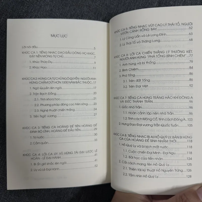 Sử Việt: 12 khúc tráng ca - Dũng Phan 1023258